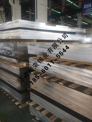 1-2110231UT5558.jpg